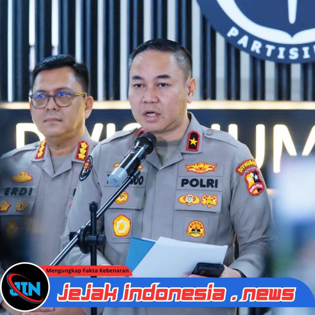 Polri Berhasil Evakuasi Ratusan Warga Terdampak Banjir di Padang, Ratusan Personel Brimob Dikerahkan