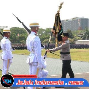 Simbol Estafet Kepemimpinan, Pataka “Bhayangkara Satya Abhiyukta” Diserahkan kepada Irjen Pol Dekananto