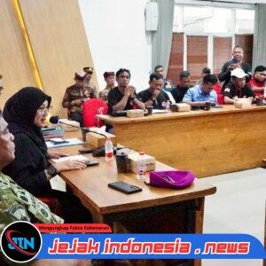 Berlangsung Gayeng, Bupati Ipuk dan Sopir Truk Bahas Solusi Kemacetan Pelabuhan Ketapang