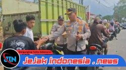 Tunjukkan Kepedulian dan Pelayanan Humanis, Kapolres Bitung AKBP Arie Sulistyo Nugroho Turun Langsung Pantau Antrean BBM dan Bagikan Air Mineral kepada Warga