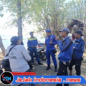 Patroli Dialogis di Pantai Meneng Banyuwangi, Satpolairud Imbau Nelayan dan ABK Utamakan Keselamatan Berlayar