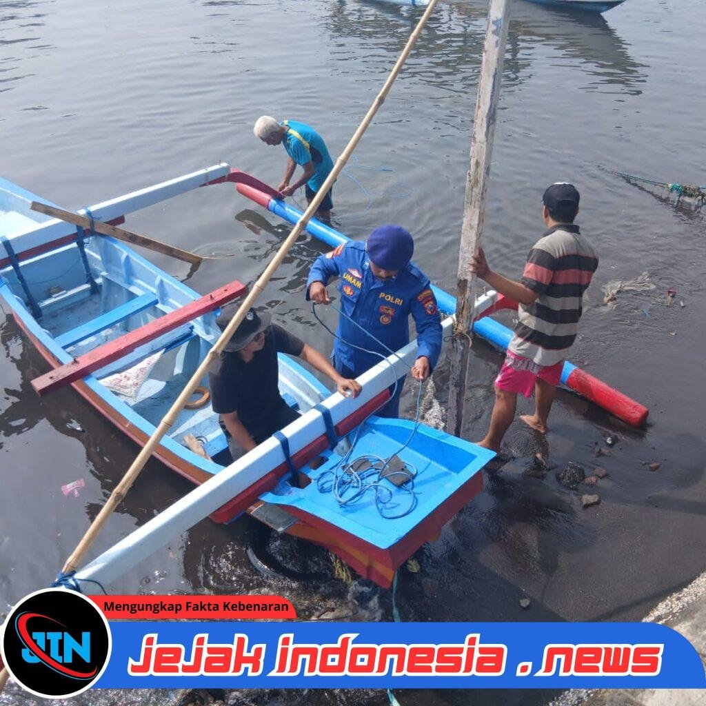 SATPOLAIRUD POLRESTA BANYUWANGI GELAR PATROLI DIALOGIS DI PENGSENGAN LATENG, NELAYAN DIIMBAU UTAMAKAN KESELAMATAN