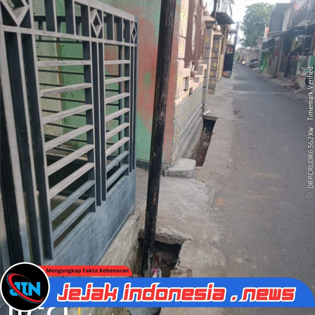 PIMRED PEDOT.PRO SOROTI TIANG WIFI MY-REPUBLIC DI SALURAN DRAINASE TUKANGKAYU, DESAK PEMERINTAH LAKUKAN EVALUASI