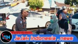 COMMANDER WISHER! PENGATURAN LALU LINTAS PAGI, KASAT LANTAS POLRES JEMBER TEGUR HUMANIS IBU ANTAR ANAK SEKOLAH TANPA HELM