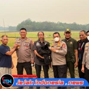 *Tak Hanya Padamkan Api, Polri Selamatkan Anak Beruang Madu Terdampak Karhutla*