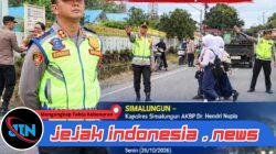 Kapolres Simalungun Turun Langsung Atur Lalu Lintas Jam Sibuk Pagi di Simpang Polsek Panei Tongah, Imbau Sopir Tak Angkut Penumpang di Atas Kap Mobil
