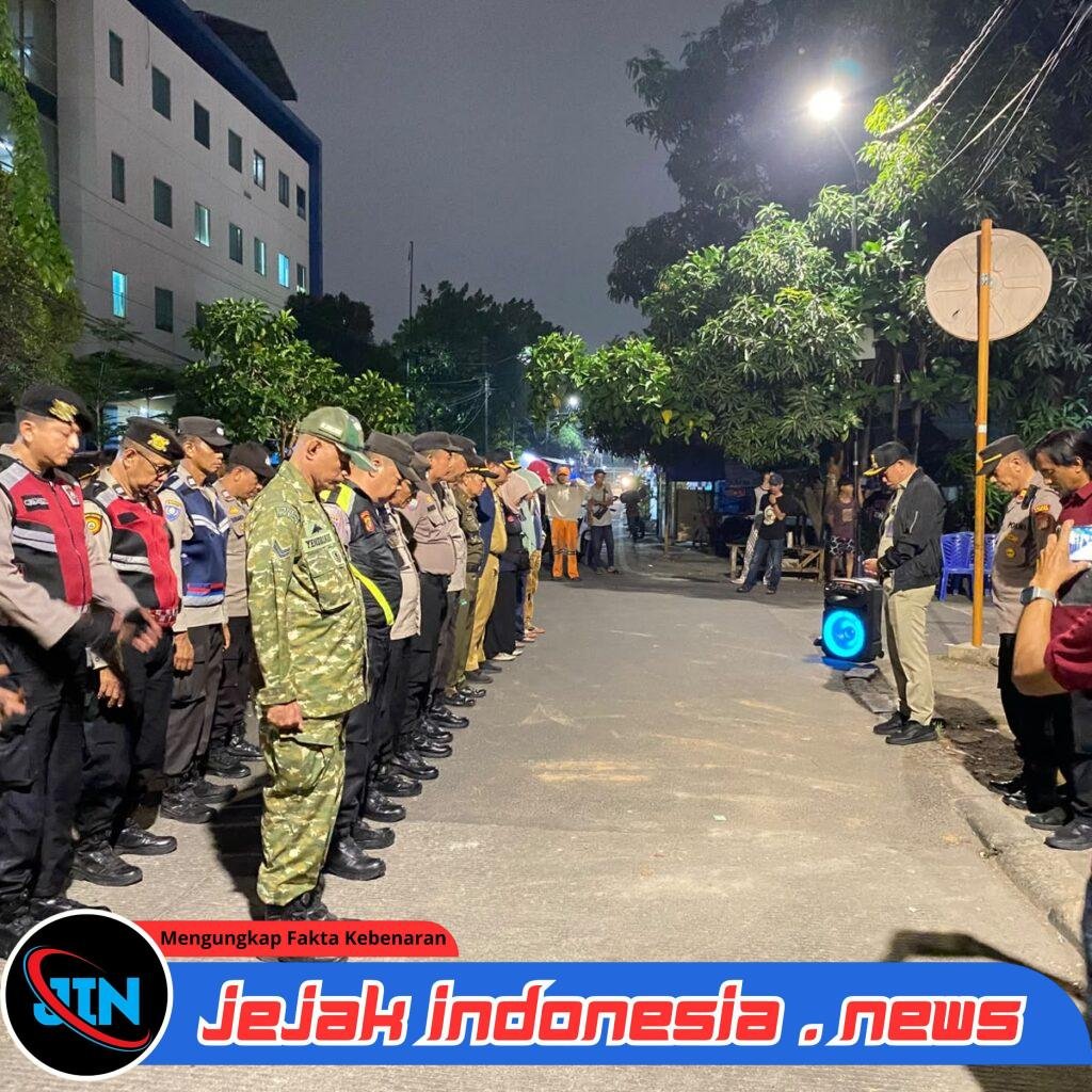 *Sinergi Tiga Pilar dan Masyarakat, Polsek Tanjung Priok Gelar Patroli Malam Jaga Jakarta Tetap Aman dan Kondusif*