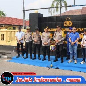 Peduli Warga Terdampak Karhutla dan Kekeringan, Kapolda Kalteng Salurkan Air Bersih untuk Warga Pangkalan Bun