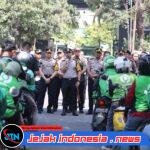 *Jumat Berkah, Polda Jatim Salurkan 600 Paket Sembako untuk Pengemudi Ojol*
